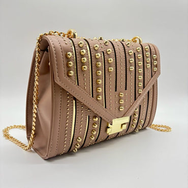 Bolso beige detalles apliques dorado 24cm* 9cm* 17cm C- 23197