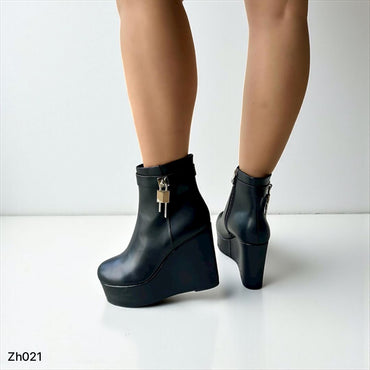 Botin negro detalle plateado plataforma 11cm 255-107