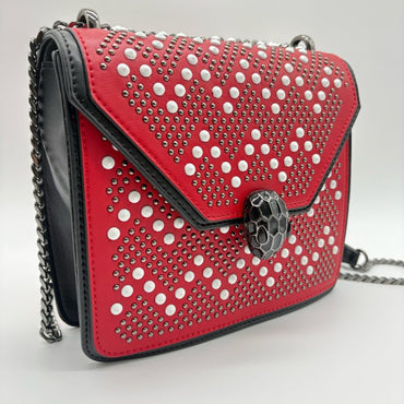 Bolso rojo apliques y cadena plomo 20cm* 7cm* 16cm C- 23195