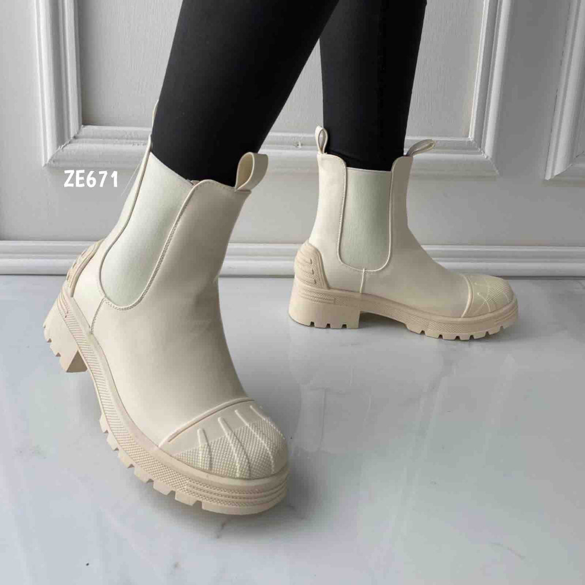 Bota beige suela 4cm CM9049