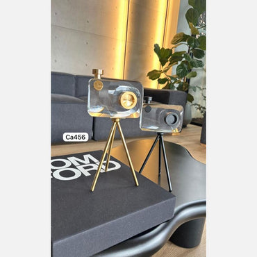 Articulo decorativo camara cristal detalles dorado 13cm* 4,5cm* 10cm* base 17cm