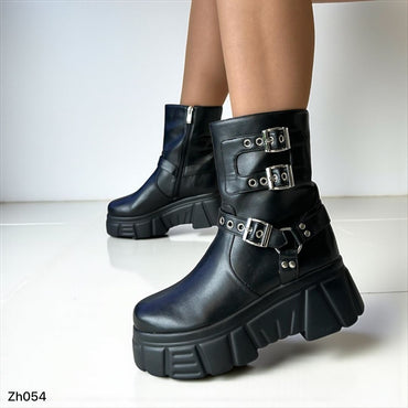 Botin negro detalles correas suela 7cm 255-073