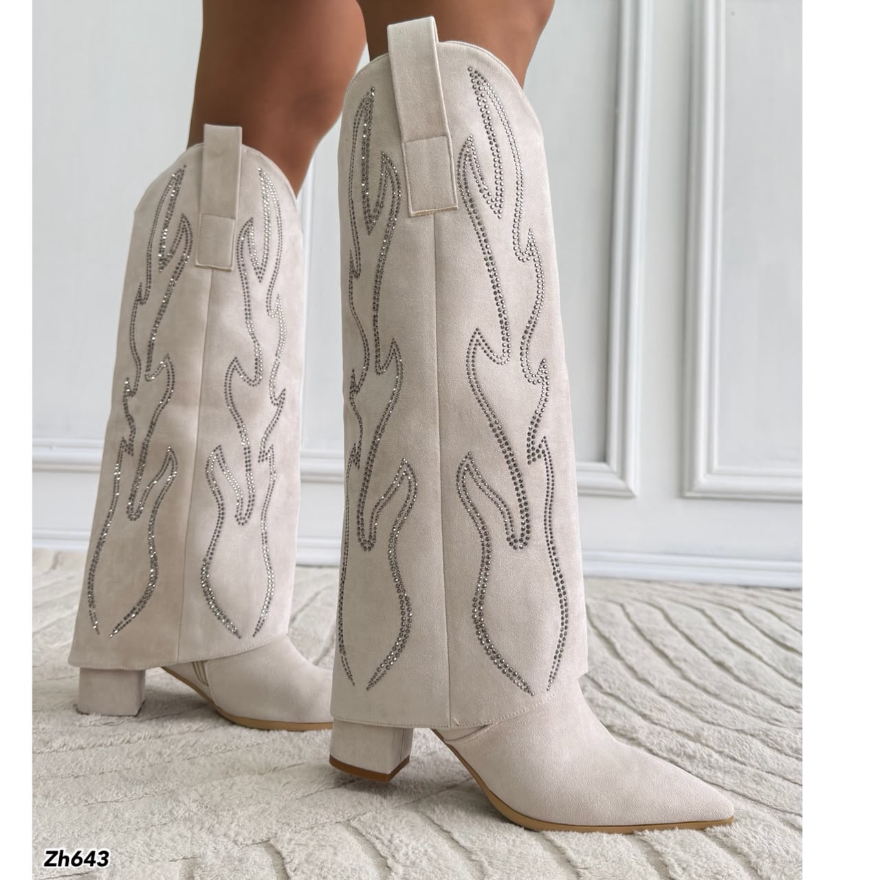 Bota caña alta beige doblez apliques plateado tacon 7cm HX3360-C1783
