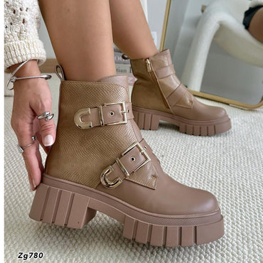 Botin textura café correas detalles dorado suela 5cm IS14-028