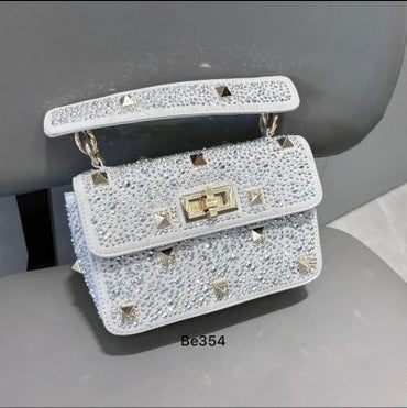 Bolso plateado apliques brillantes detalles cadena dorada 24cm* 16cm 2235 C-B