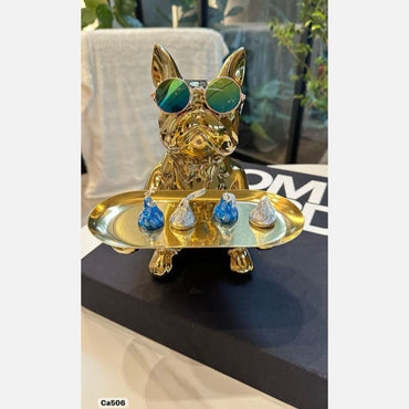 Articulo decorativo perro dorado sentado bandeja en las manos 19cm* 11,5cm* 23,5cm