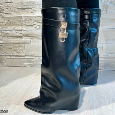 Bota caña alta negro doblez detalle dorado tacon 9cm A9532 C-139