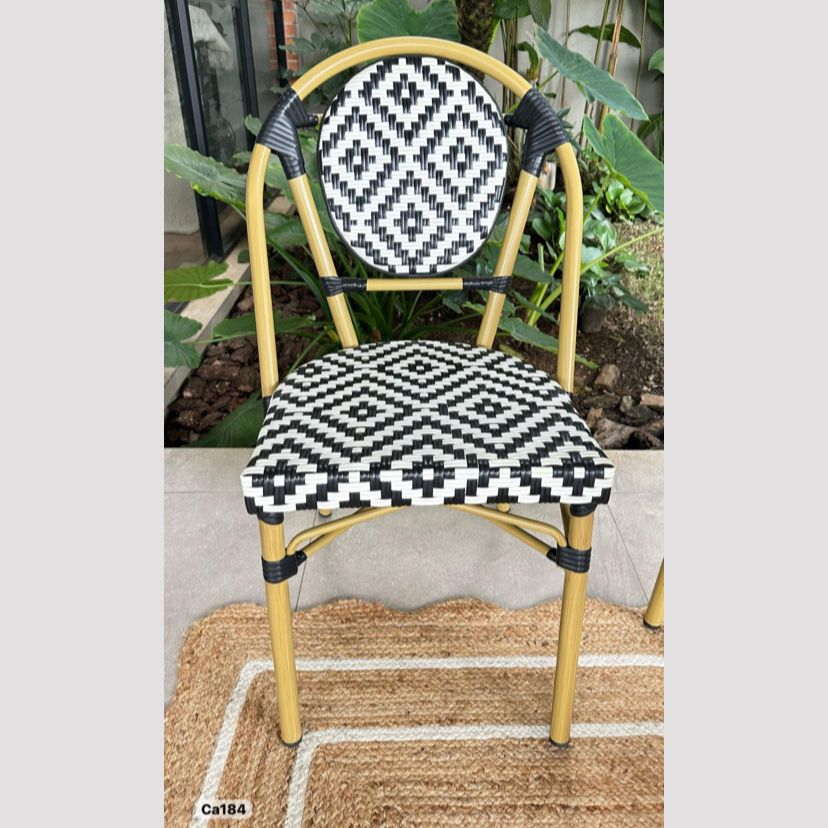 Silla de exterior tejido blanco y negro en rombos 70cm* 50cm* 135cm
