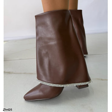 Botin café doblez apliques brillante borde tacon 10cm HX3079-B0019