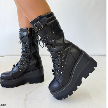 Bota negro detalle correa taches plomo plataforma 9cm HX3351-B0198