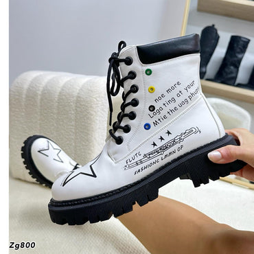 Botin blanco detalle letras negro suela 4cm IS14-83