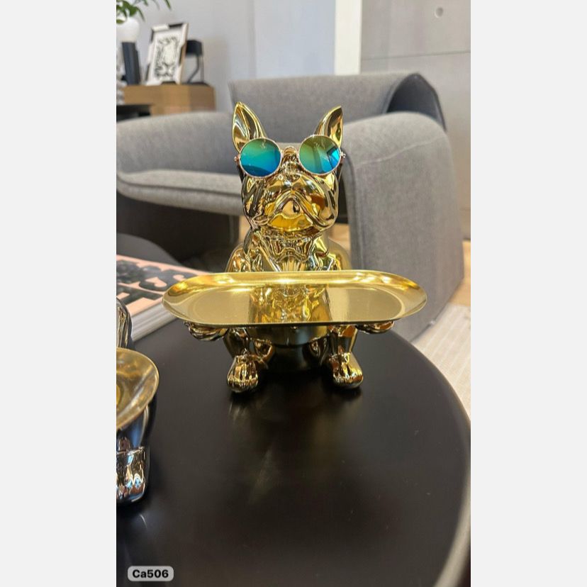 Articulo decorativo perro dorado sentado bandeja en las manos 19cm* 11,5cm* 23,5cm