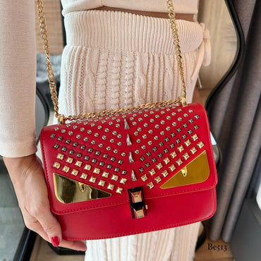 Bolso rojo apliques plateado ojos y cadena dorado 22cm* 9cm* 17cm C- 23196-1