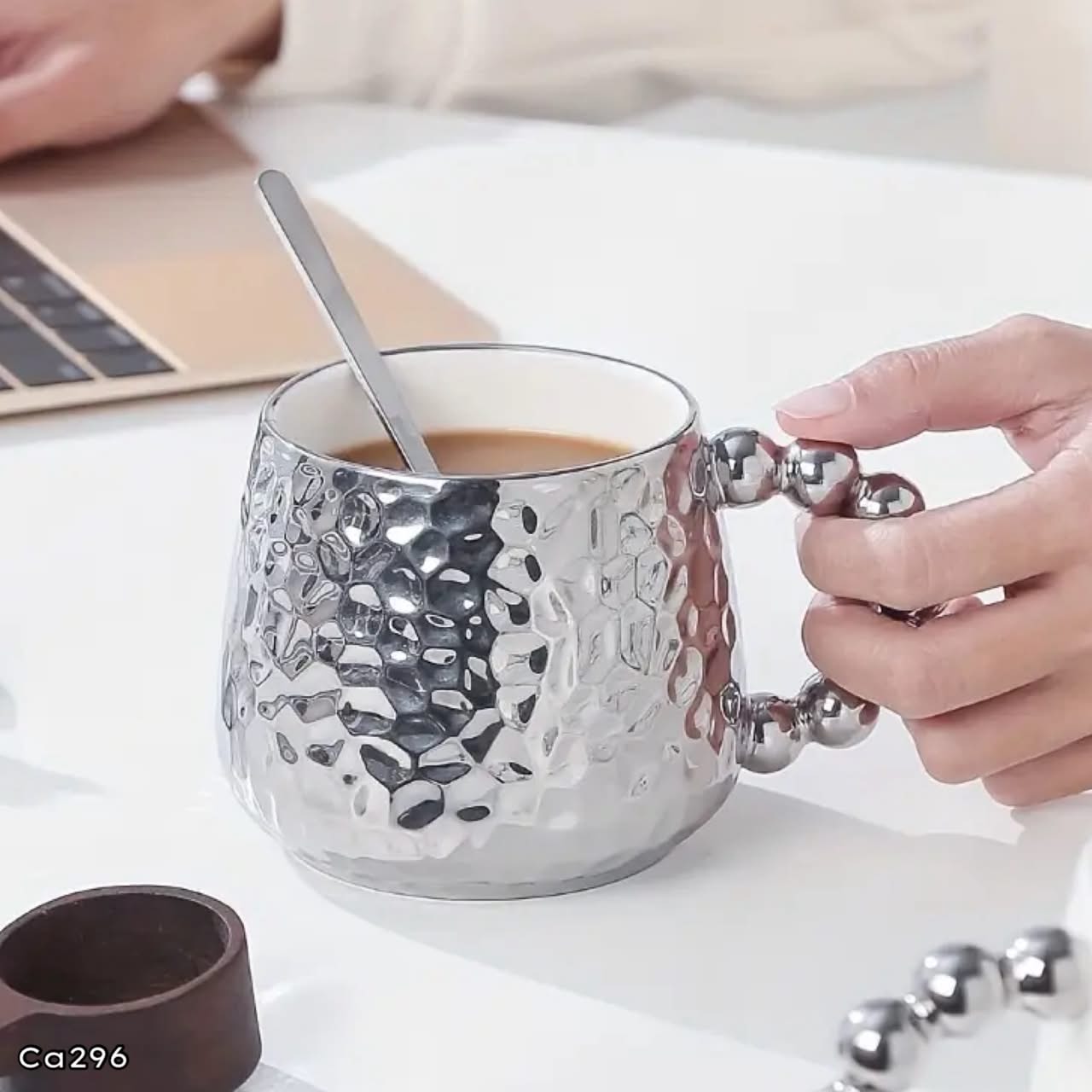 Mugs plateado ceramica detalle oso en tapa manija bolas 430ml
