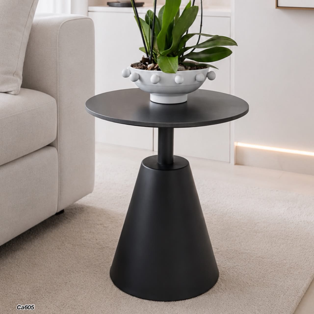 Mesa auxiliar negro aluminio base cono 52cm* 52cm* 58cm