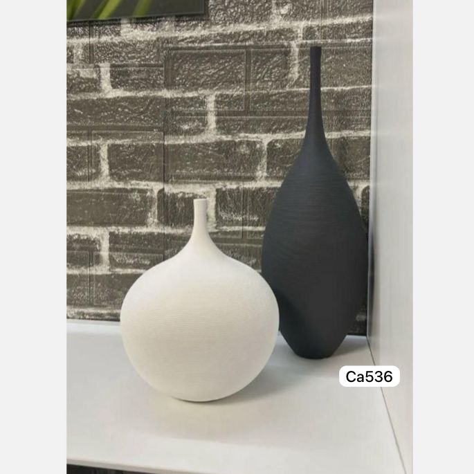 Florero negro tipo botella alto ceramica 12cm* 12cm* 32cm