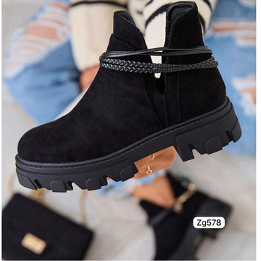 Botin negro accesorio cadena dorada suela 4cm NS255 C-77