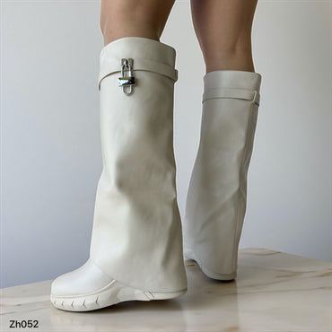 Bota caña alta beige doblez detalle plateado tacon corrido 8cm 255-007