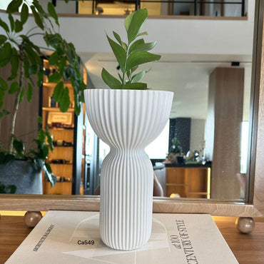 Florero moderno blanco ceramica 13.6cm* 26cm