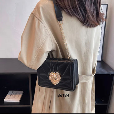 Bolso negro aplique dorado 20cm* 15cm 2120 C-B