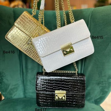 Bolso textura dorado detalles cadena dorada 22cm* 15cm* 6cm 4089 C-B