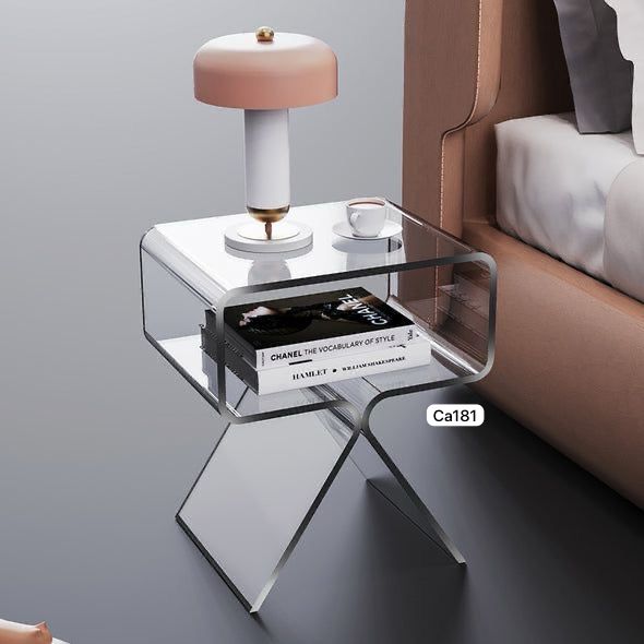 Mesa auxiliar en triangulo acrilico transparente 39cm* 30cm* 45cm