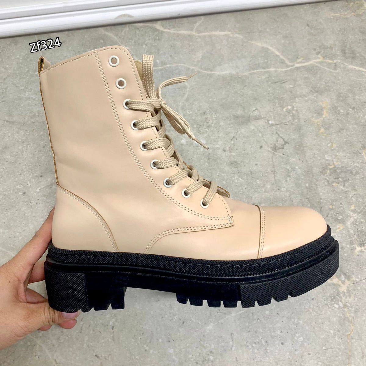 Botin beige suela negra 4cm 120 C1