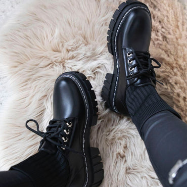 Botin negro detalle resorte suela 6cm C-182 C-83