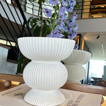 Florero moderno blanco ceramica 18.2cm* 20.4cm