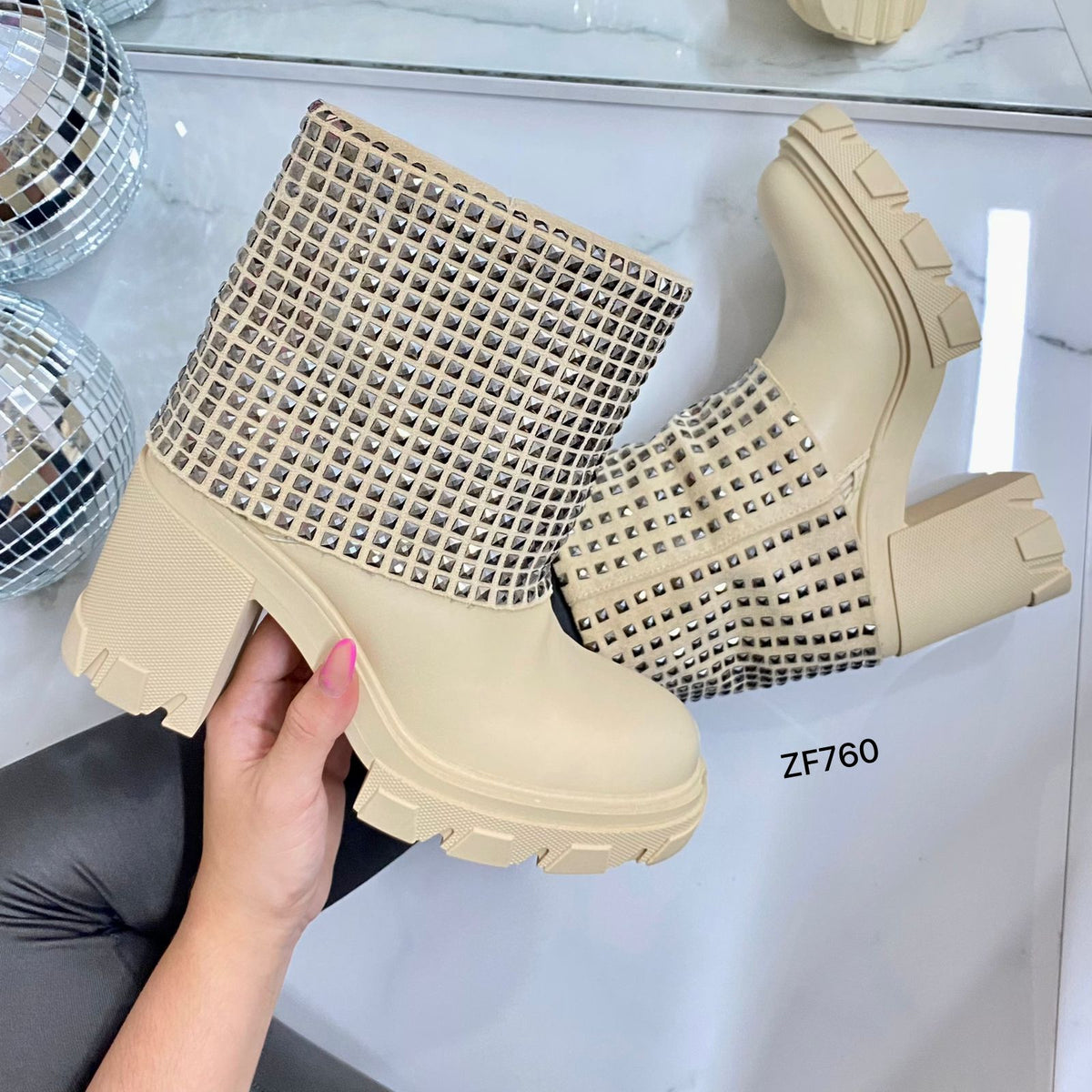 Botin beige doblex apliques plateados tacon 8cm 8679 C-52