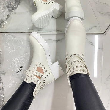 Botin blanco apliques plateados tacon 5cm 8355 C-66