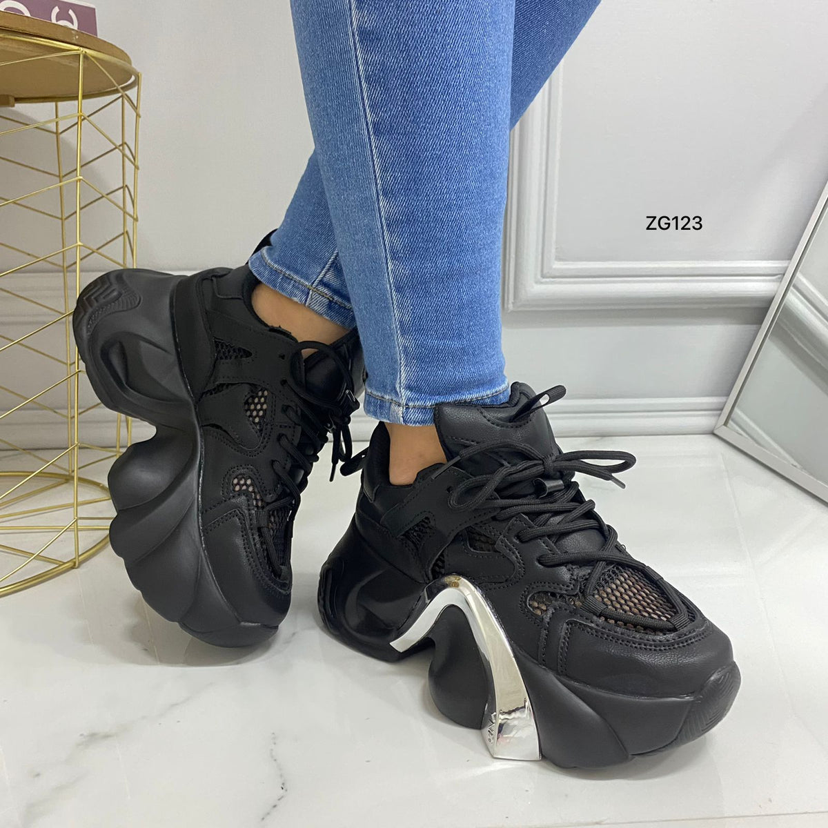 Tenis negro detalle plateado suela 6cm X-26 C-2