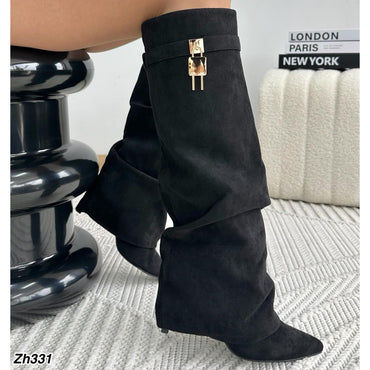 Bota caña alta negro doblez detalle dorado tacon puntilla 10cm KO141 C-104