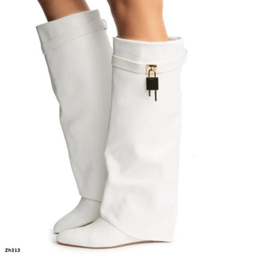 Bota caña alta blanco doblez detalle dorado tacon corrido 11cm 52166 C-96