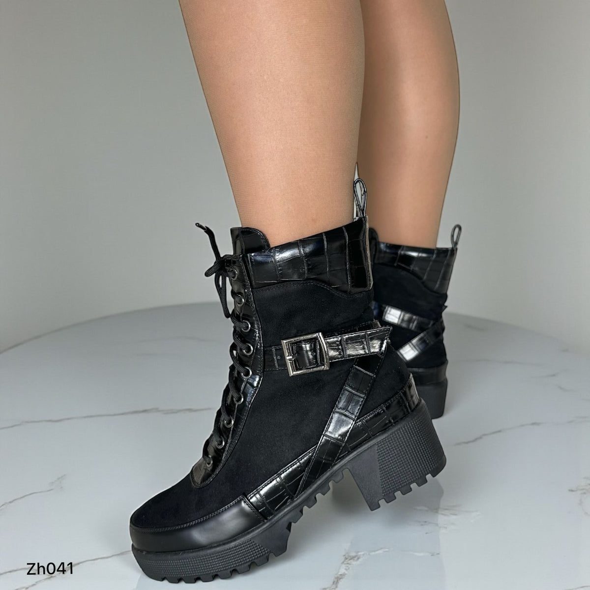 Botin negro textura tacon 4cm 255-046