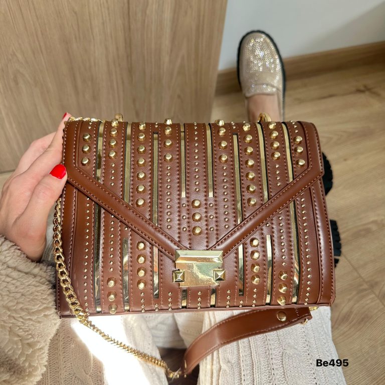 Bolso cafe detalles apliques dorado 24cm* 9cm* 17cm C- 23197