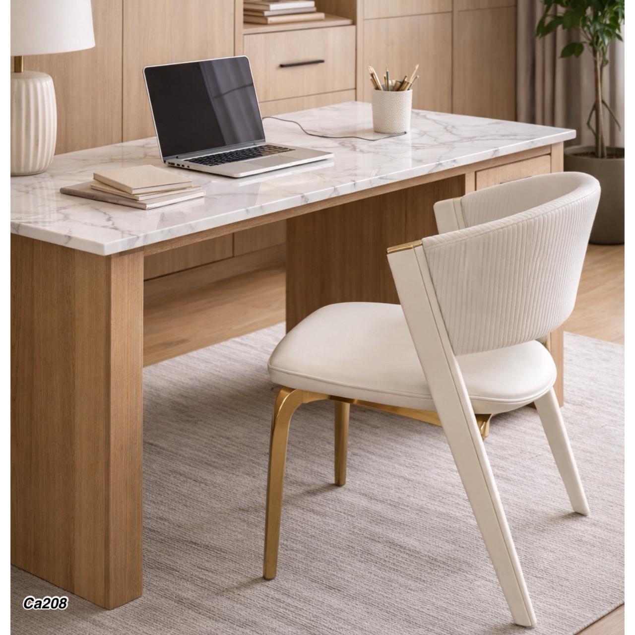 Silla de comedor en policuero beige y patas doradas 52cm* 65cm* 82cm