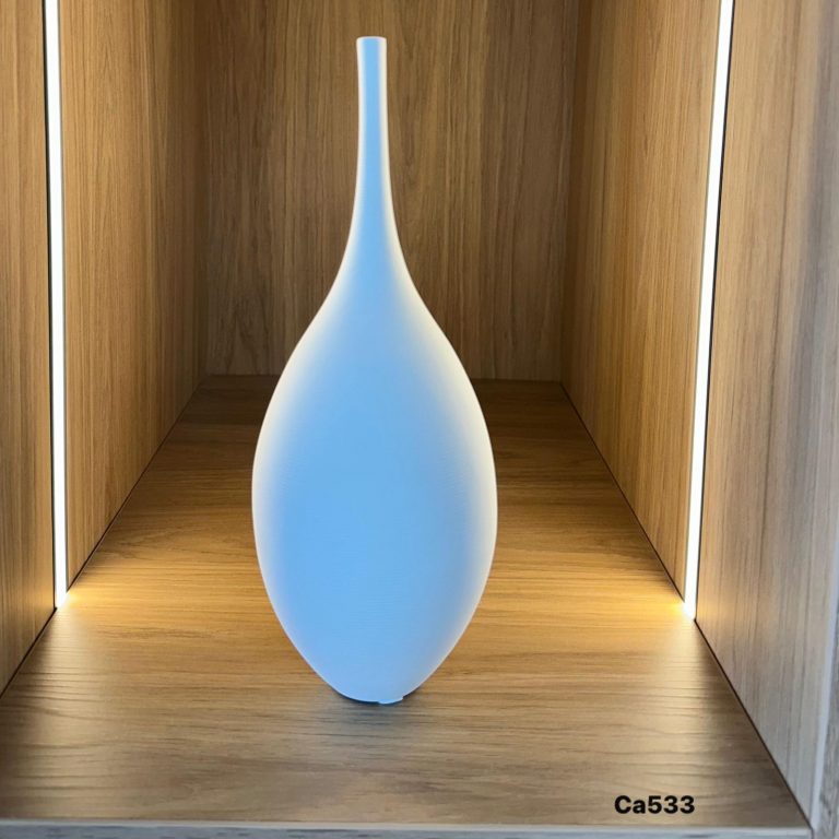 Jarron blanco mediano ovalado boquilla dlgada ceramica 8cm* 8cm* 25cm