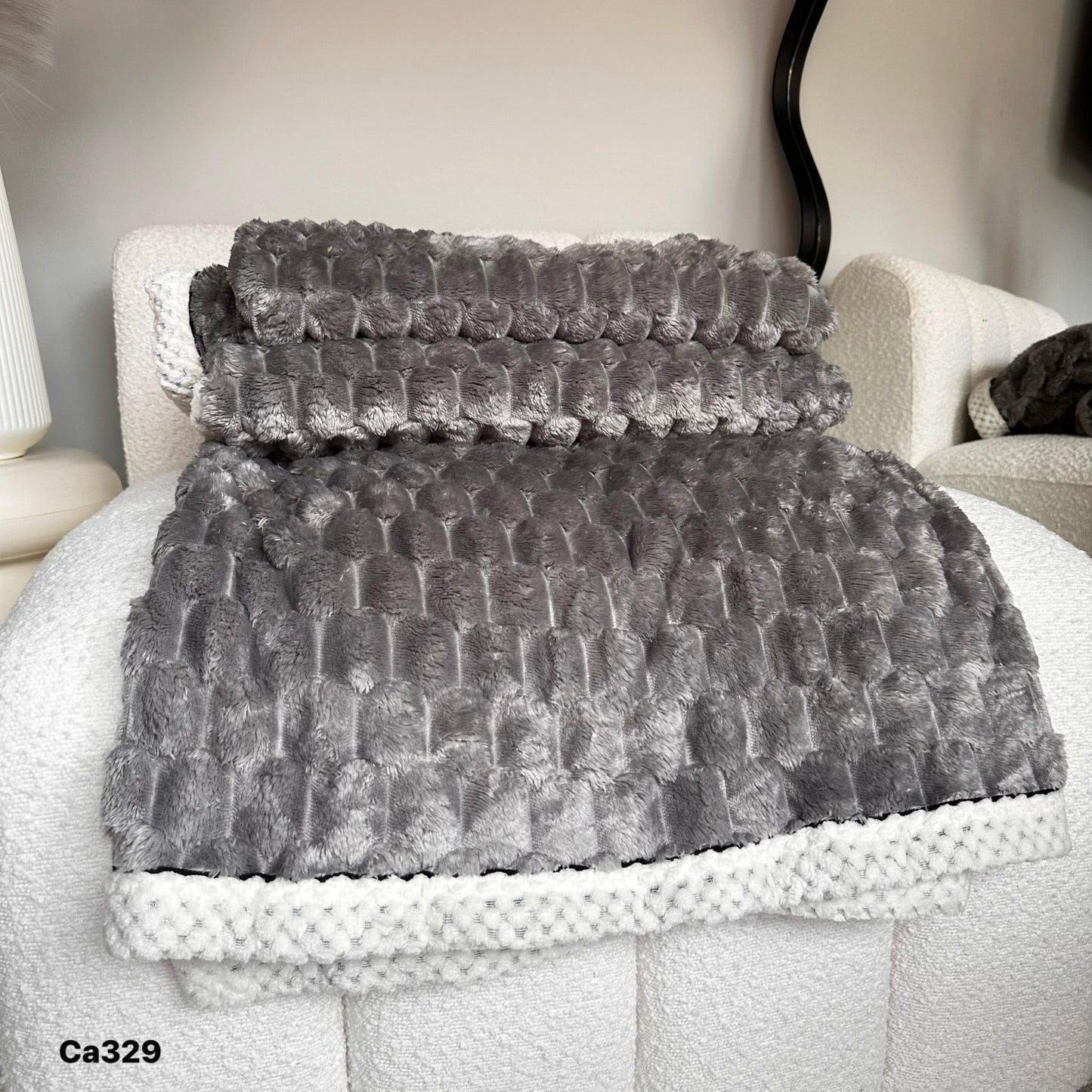 Cobija gris claro borde blanco 200cm* 230cm