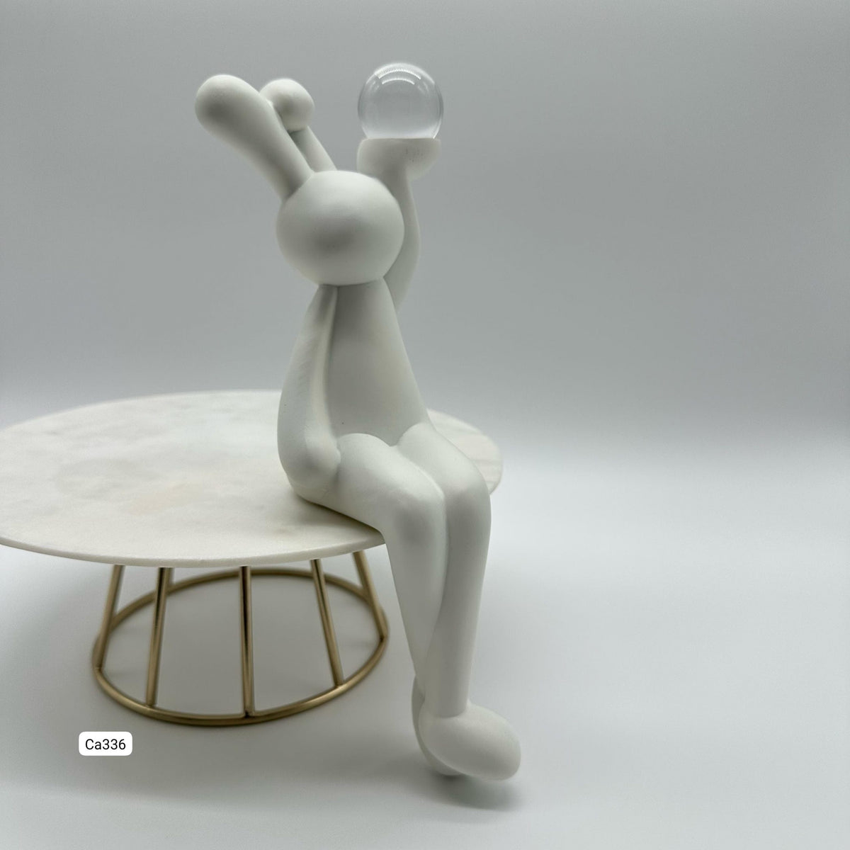 Articulo decorativo conejo blanco mano levantada detalle bola cristal 8* 9,5* 22cm
