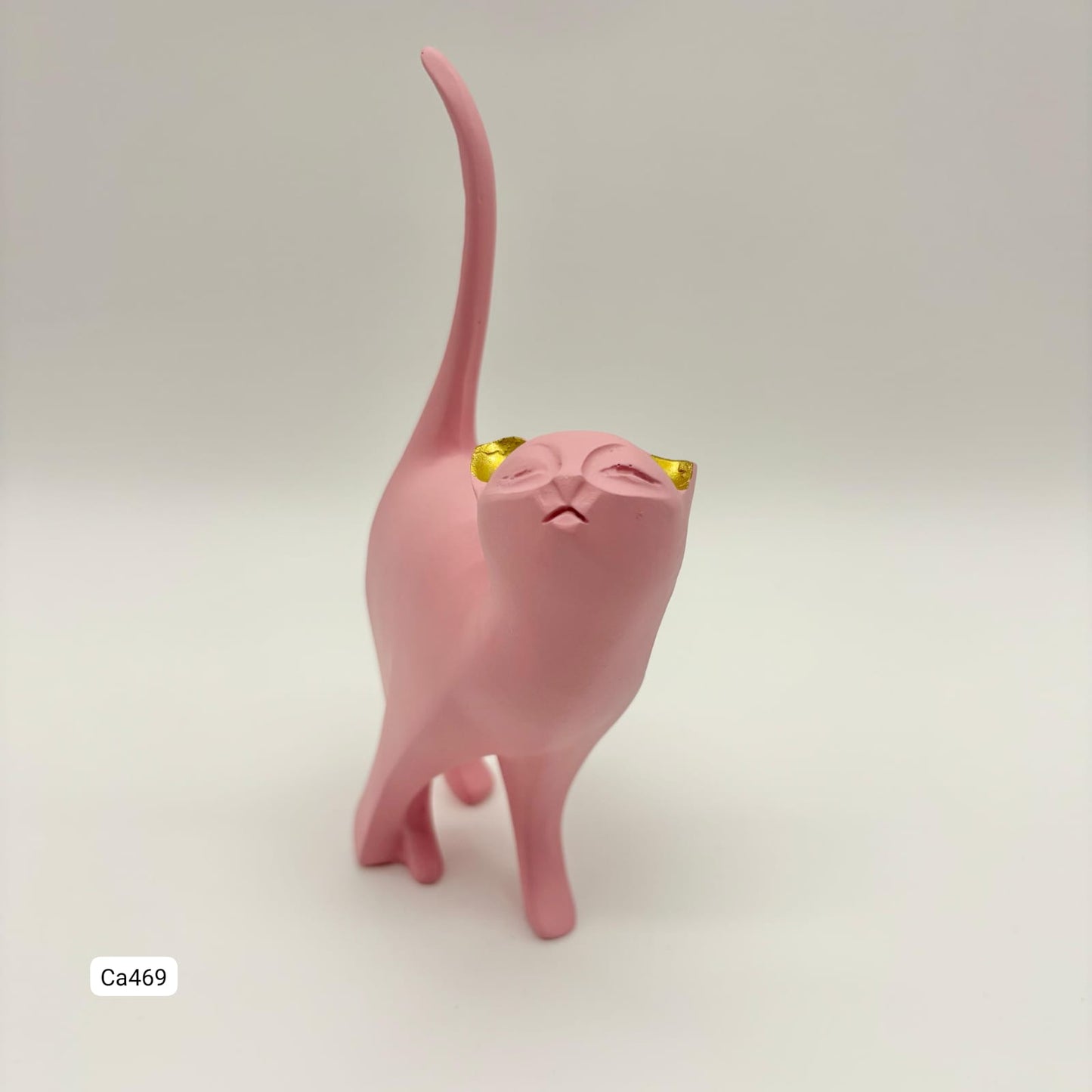 Articulo decorativo gato rosado caminando 8cm* 6cm* 19cm