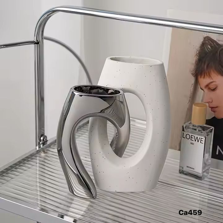 Set dos jarrones union blanco y plateado ceramica 13,5cm* 8cm* 21cm - 12cm* 11cm* 17cm