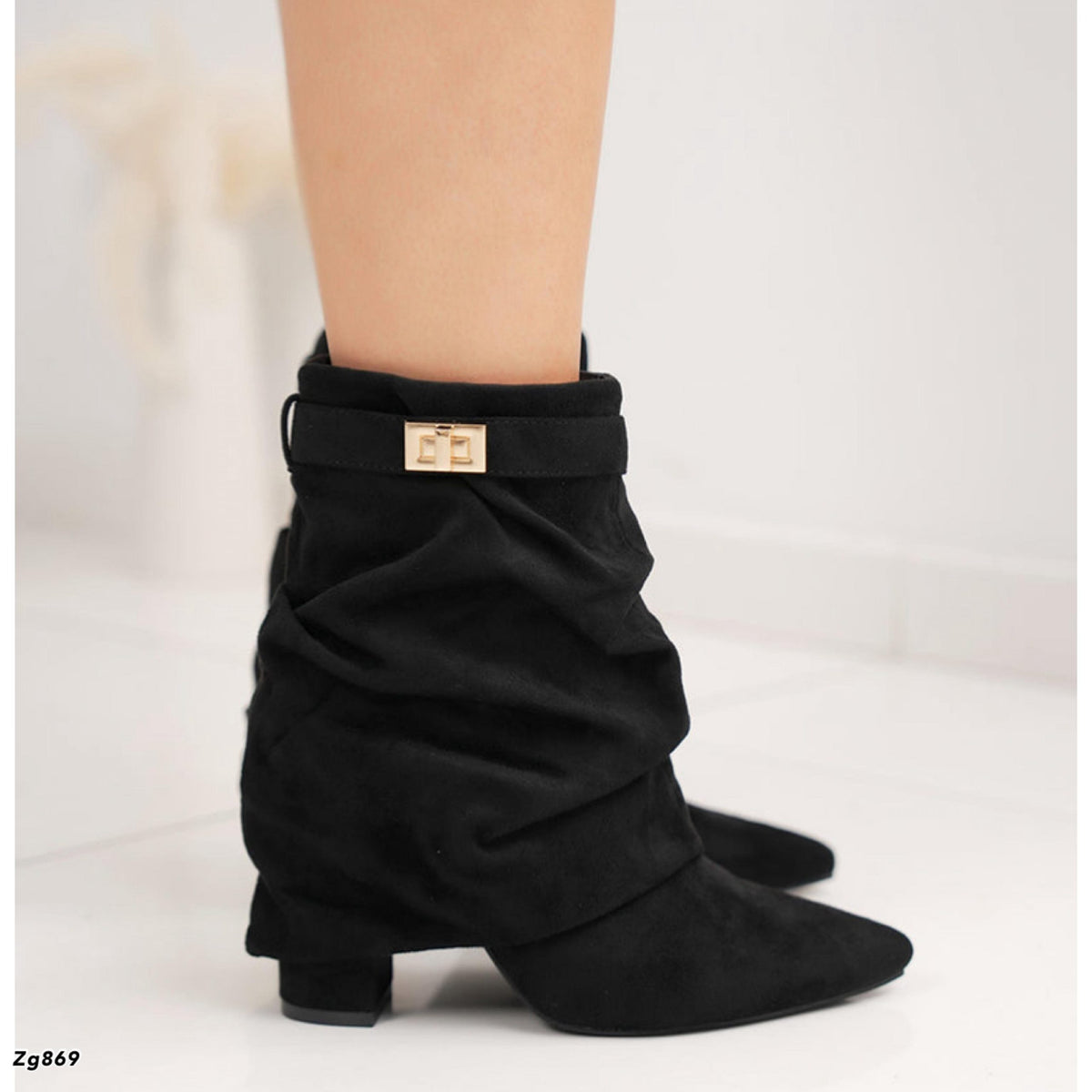 Botin negro doblez detalle dorado tacon 10cm 7666A C-18