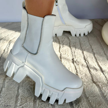 Botin blanco apliques plateado resorte suela 6cm IS14-019