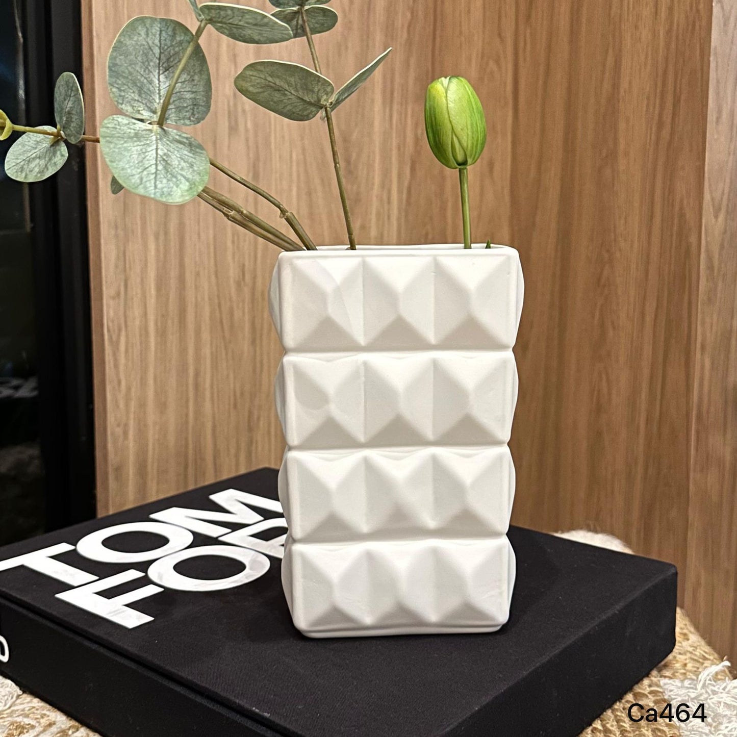 Florero diseño geometrico blanco ceramica 13cm* 8cm* 20,5cm