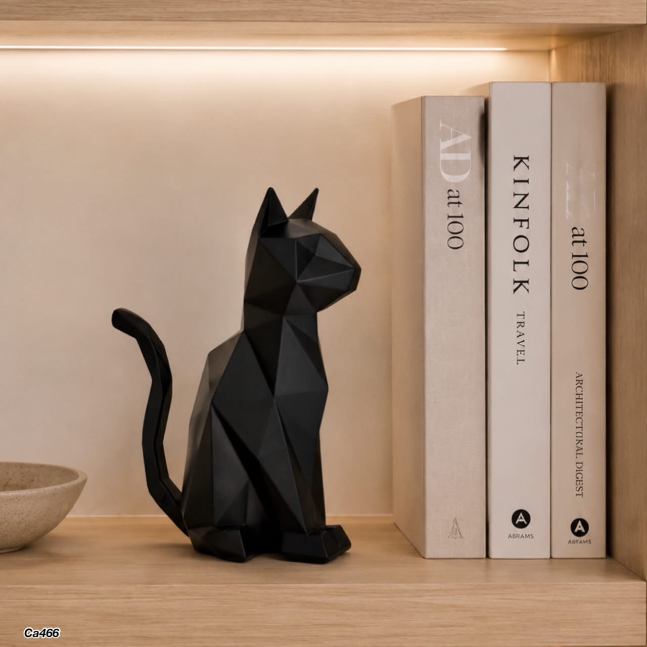 Articulo decorativo gato blanco detalles negro 16cm* 18cm