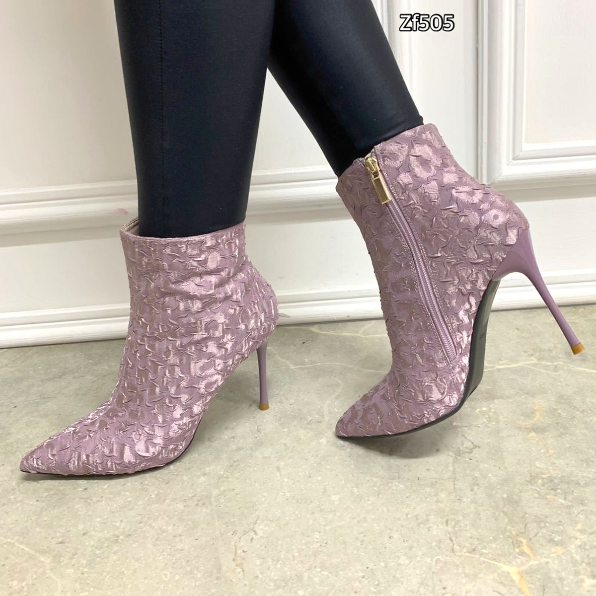 Botin textura morada tacon 10cm 588-292 C27