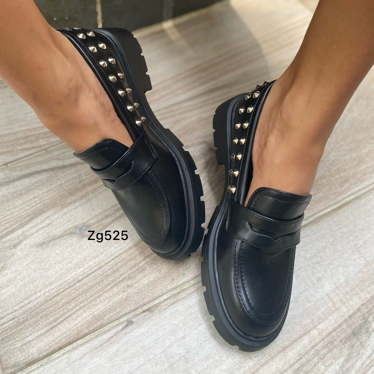 Mocasine negro apliques plateado suela 3cm A77-773 C-95