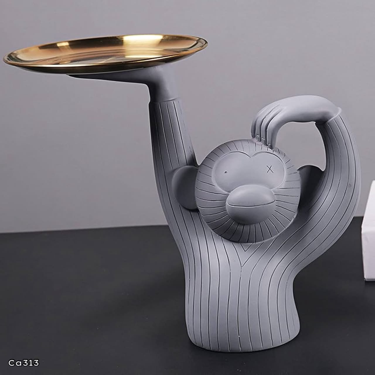 Articulo decorativo mono resina gris bandeja dorada  28,5cm* 14cm* 30cm