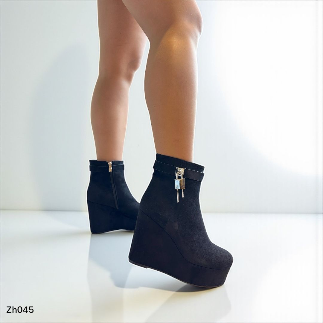 Botin negro detalle plateado plataforma 11cm   255-107
